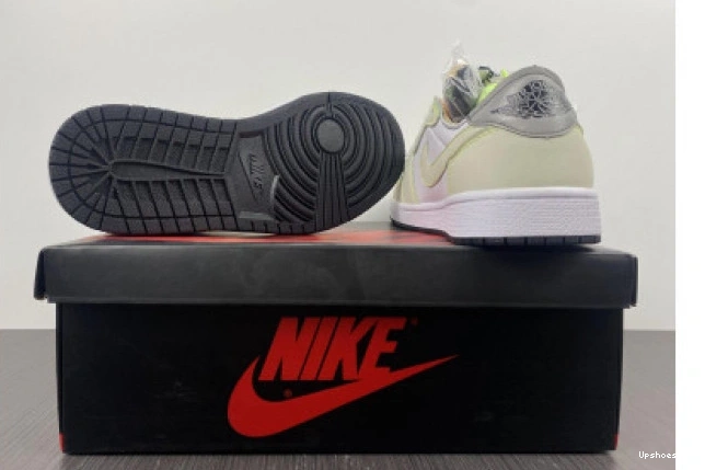 GREEN-BLACK WHITE GHOST AIR 1 OG DM7837-103 LOW JORDAN 0315